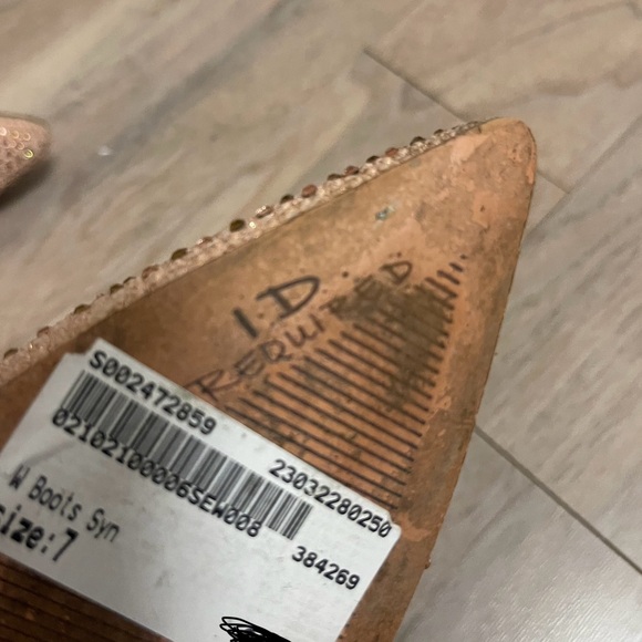 beige / gold shine EUC boots - Picture 9 of 9